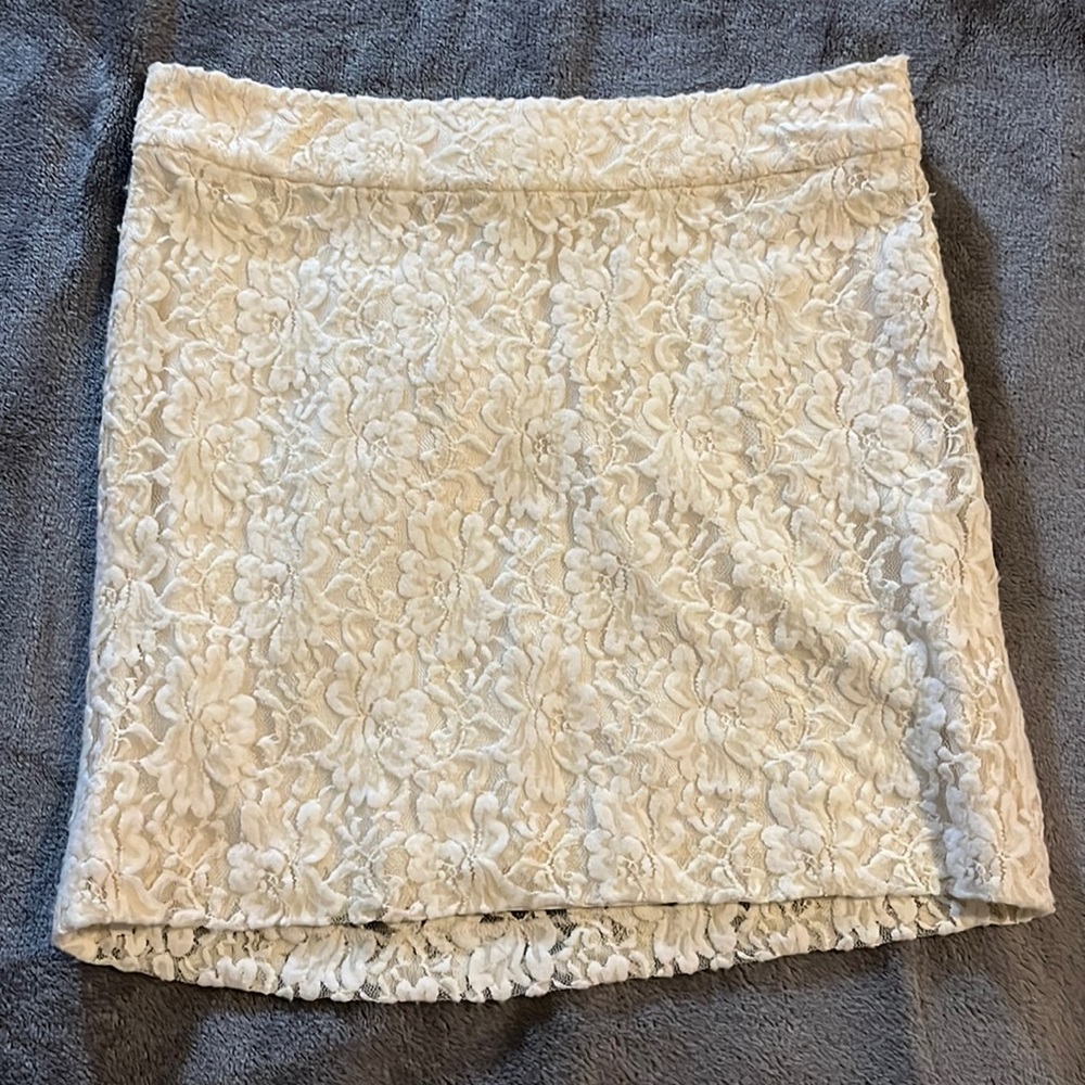 Kensie Cream Lace Short Skirt